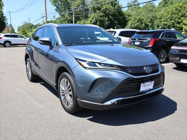2024 Toyota Venza XLE — photo 1 of 69