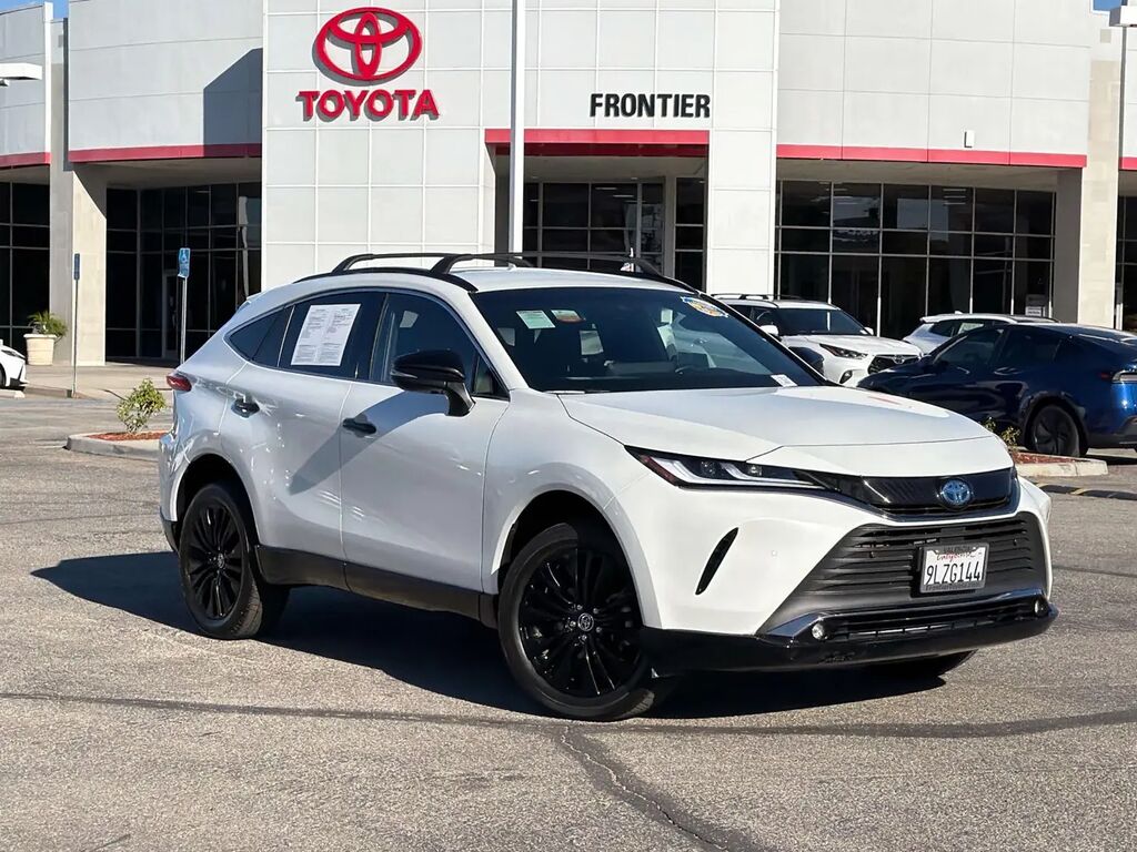 2024 Toyota Venza LE — photo 1 of 13