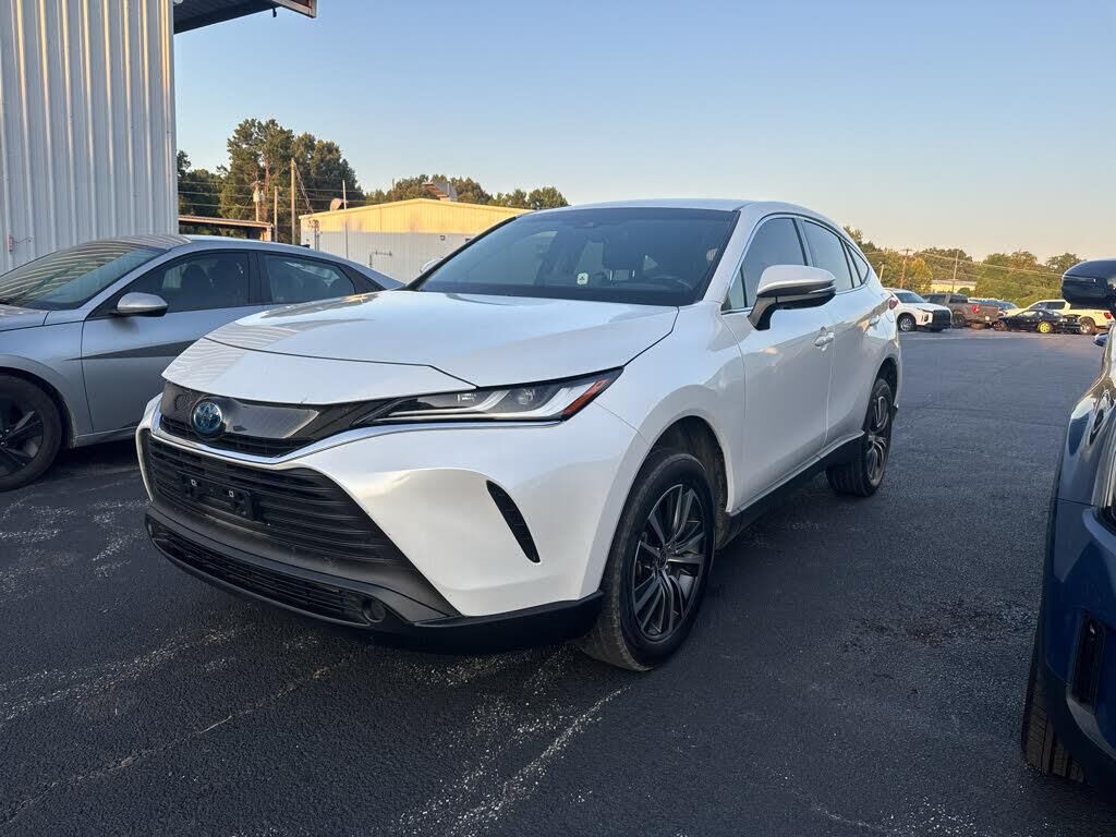 2024 Toyota Venza LE — photo 1 of 1