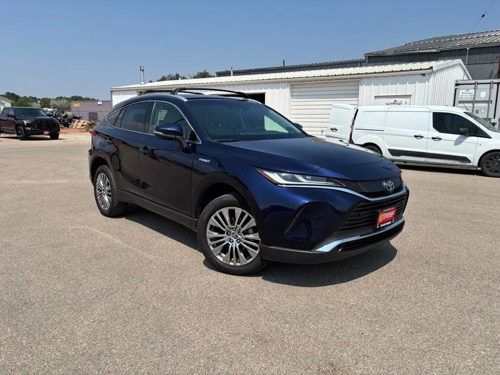 2021 Toyota Venza XLE — photo 1 of 34