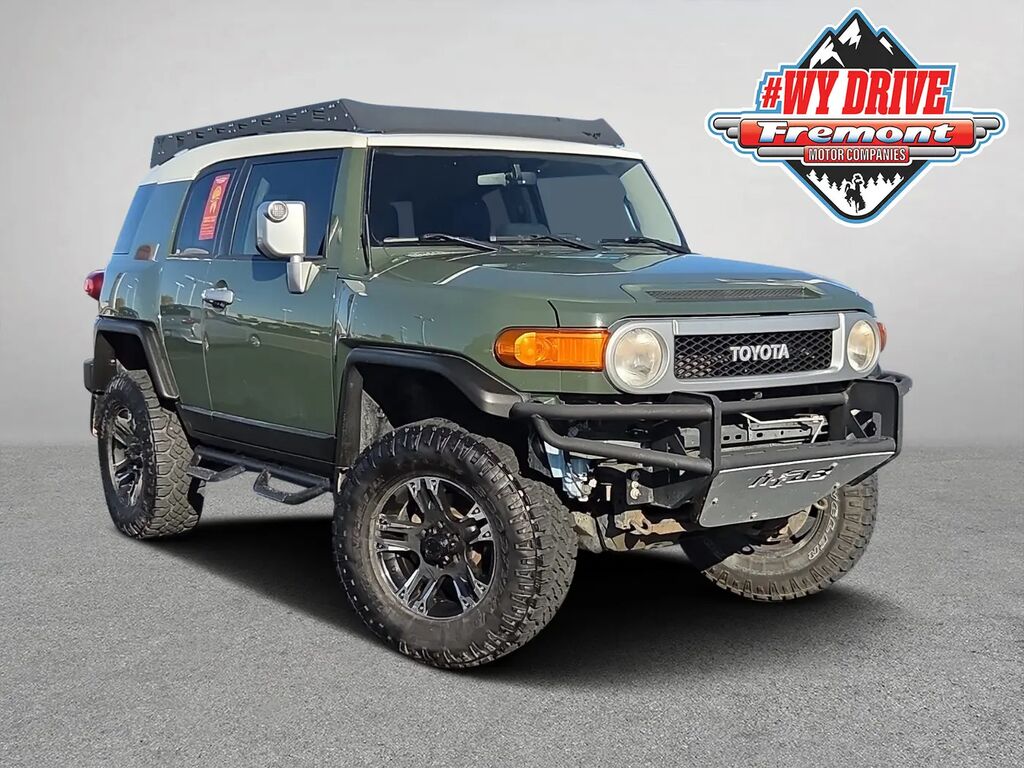 2012 Toyota FJ Cruiser Base — photo 1 of 13