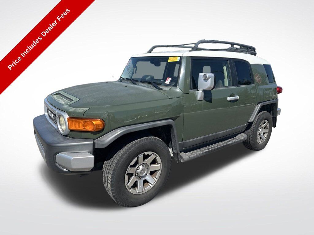 2014 Toyota FJ Cruiser Base — photo 1 of 13