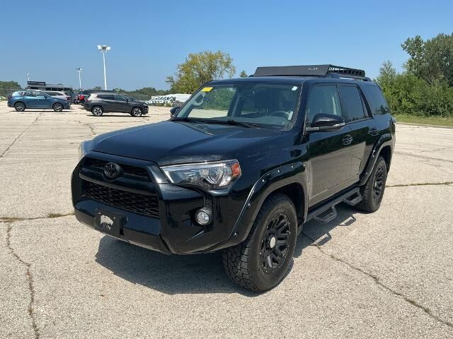 2019 Toyota 4Runner SR5 — photo 1 of 13