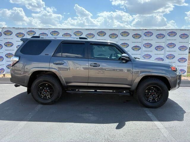 2020 Toyota 4Runner SR5 — photo 1 of 27