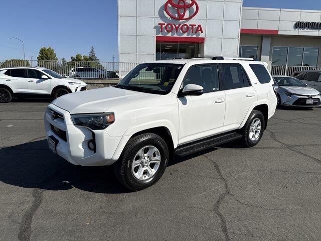 2020 Toyota 4Runner SR5 — photo 1 of 40