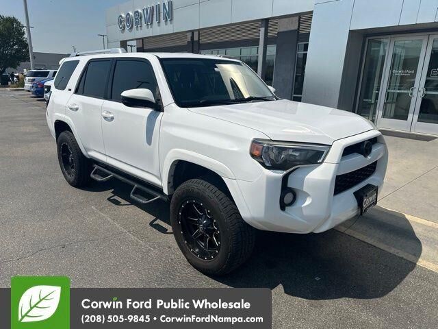 2016 Toyota 4Runner SR5 — photo 1 of 43