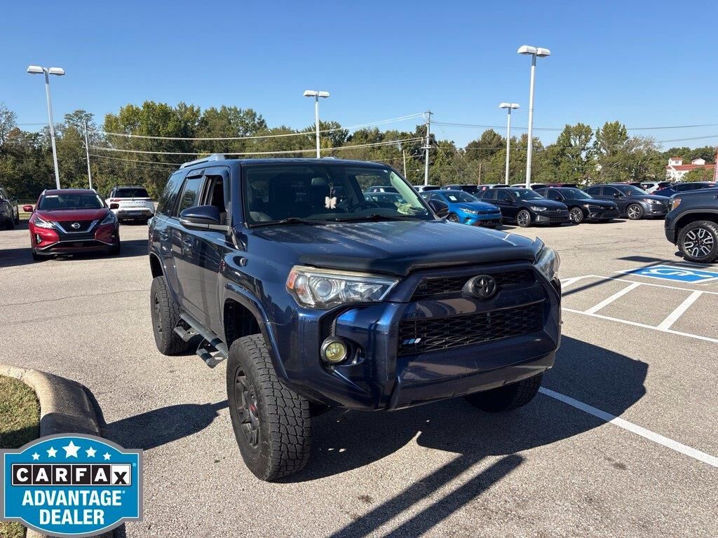 2016 Toyota 4Runner SR5 Premium — photo 1 of 2