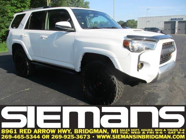 2017 Toyota 4Runner SR5 — photo 1 of 26