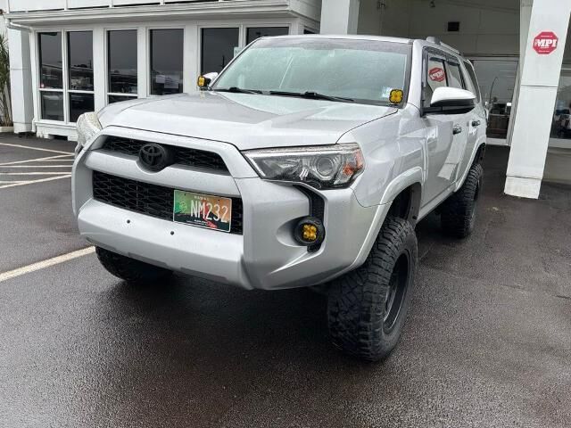 2019 Toyota 4Runner SR5 — photo 1 of 8