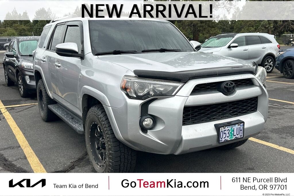 2019 Toyota 4Runner SR5 — photo 1 of 4