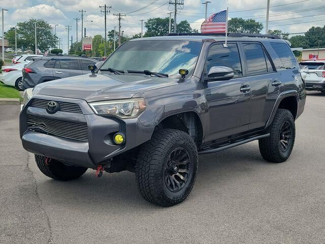 2016 Toyota 4Runner SR5 — photo 1 of 39