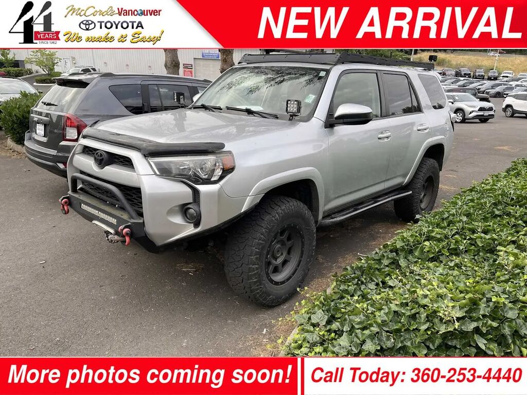 2017 Toyota 4Runner SR5 — photo 1 of 2