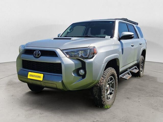 2019 Toyota 4Runner SR5 — photo 1 of 3