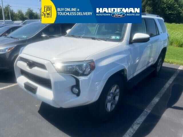 2020 Toyota 4Runner SR5 — photo 1 of 27