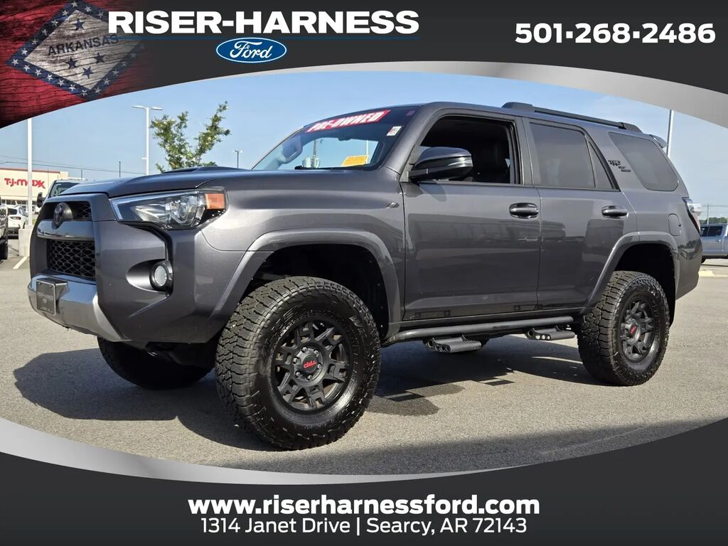 2019 Toyota 4Runner SR5 — photo 1 of 18