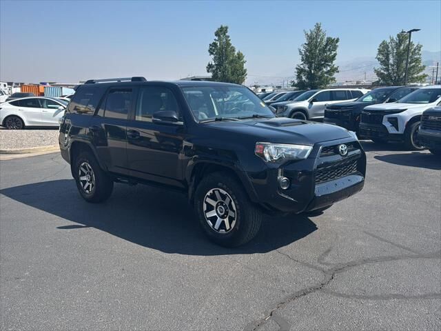 2019 Toyota 4Runner SR5 — photo 1 of 14