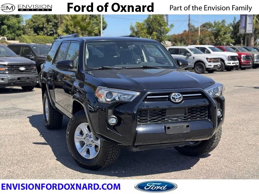 2022 Toyota 4Runner SR5 — photo 1 of 32