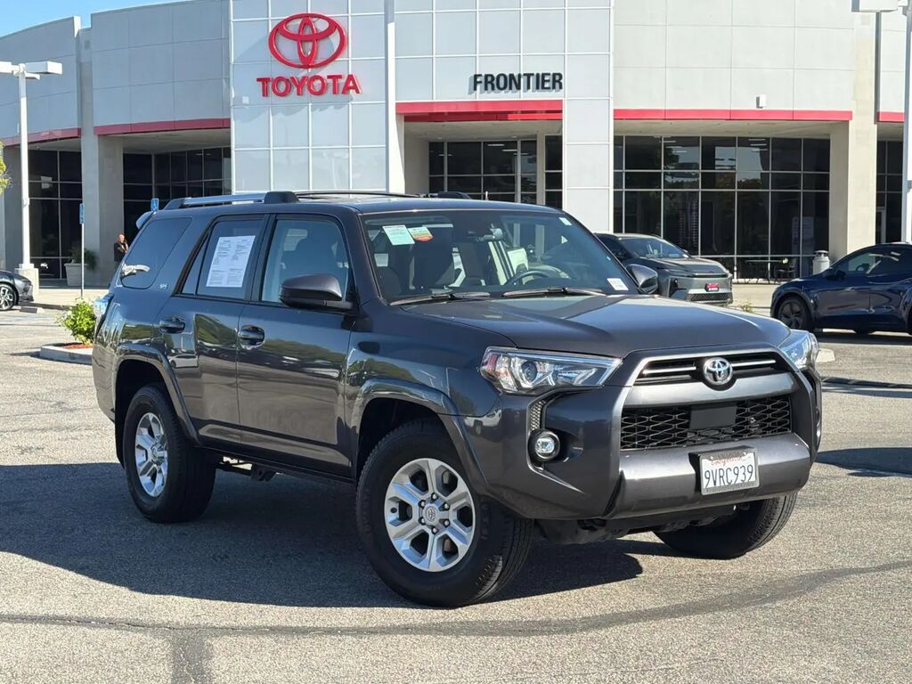 2021 Toyota 4Runner SR5 — photo 1 of 13