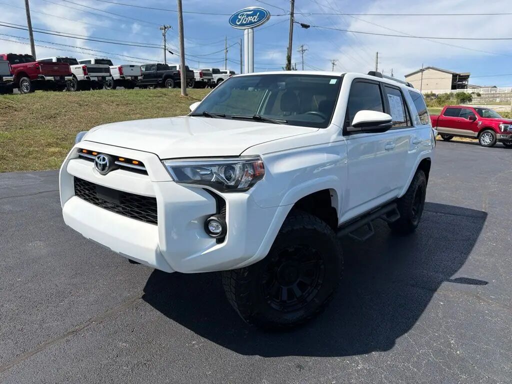 2023 Toyota 4Runner SR5 Premium — photo 1 of 13
