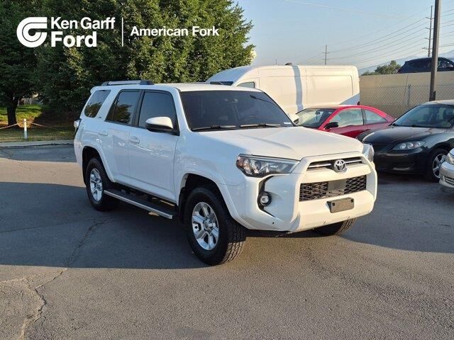 2022 Toyota 4Runner SR5 — photo 1 of 39