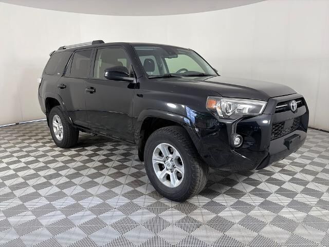 2022 Toyota 4Runner SR5 — photo 1 of 26