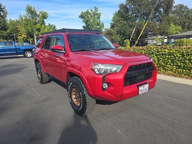 2022 Toyota 4Runner SR5 — photo 1 of 11