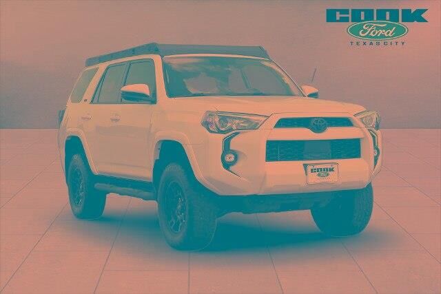 2024 Toyota 4Runner SR5 Premium — photo 1 of 26