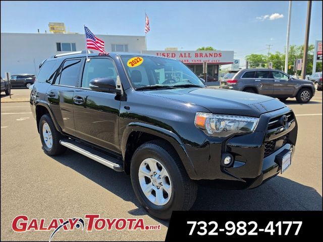 2022 Toyota 4Runner SR5 Premium — photo 1 of 13