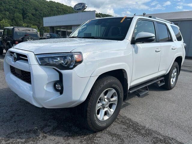 2023 Toyota 4Runner SR5 Premium — photo 1 of 13