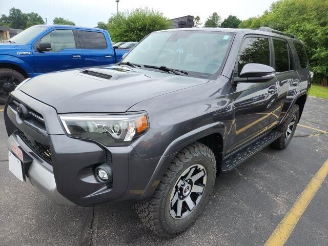 2022 Toyota 4Runner TRD Off-Road Premium — photo 1 of 26