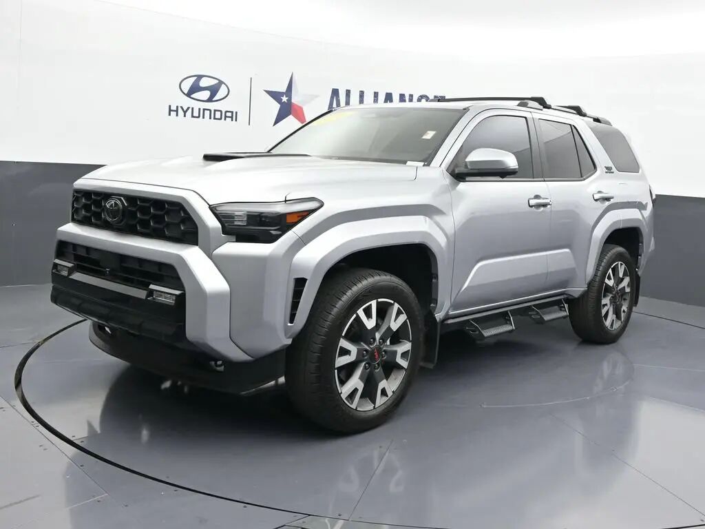 2025 Toyota 4Runner SR5 — photo 1 of 13