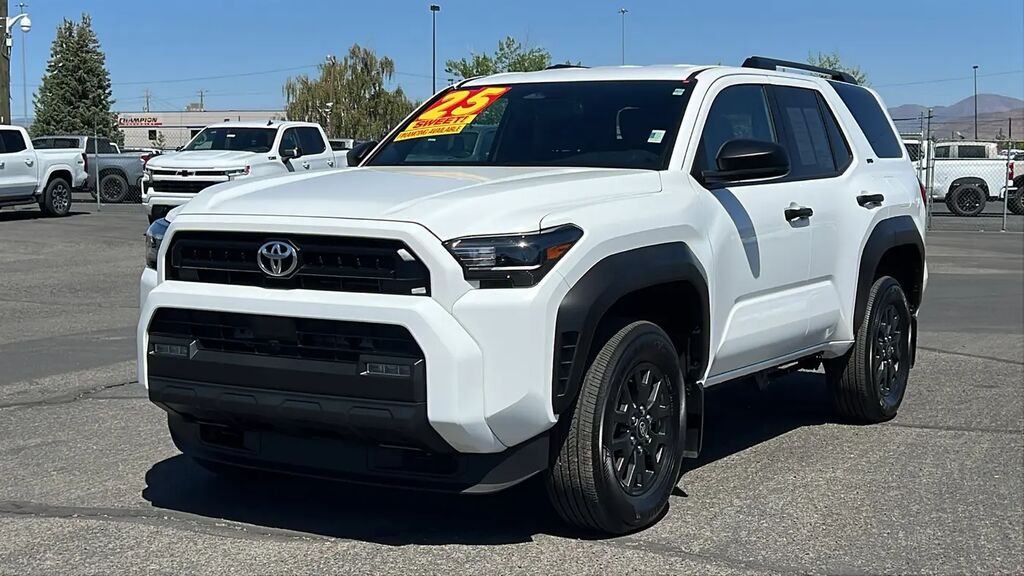 2025 Toyota 4Runner SR5 — photo 1 of 13