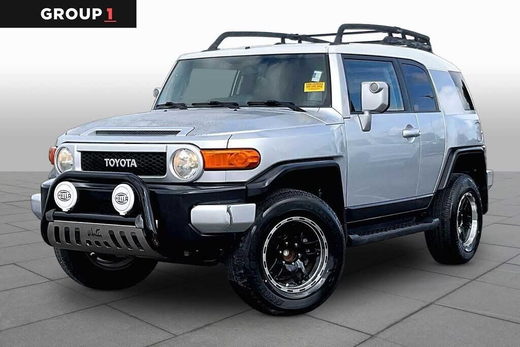 2008 Toyota FJ Cruiser Base — photo 1 of 14