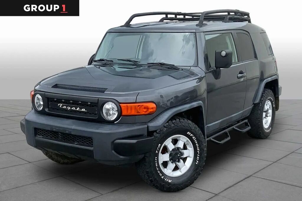 2010 Toyota FJ Cruiser Base — photo 1 of 13