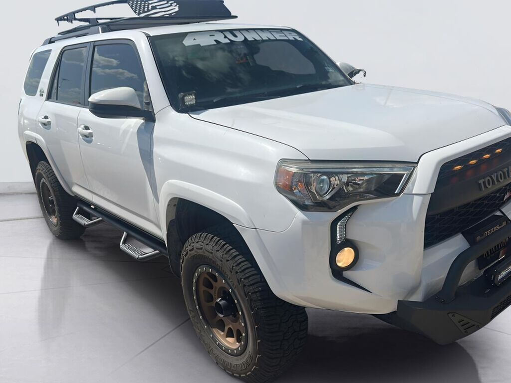 2018 Toyota 4Runner SR5 — photo 1 of 1