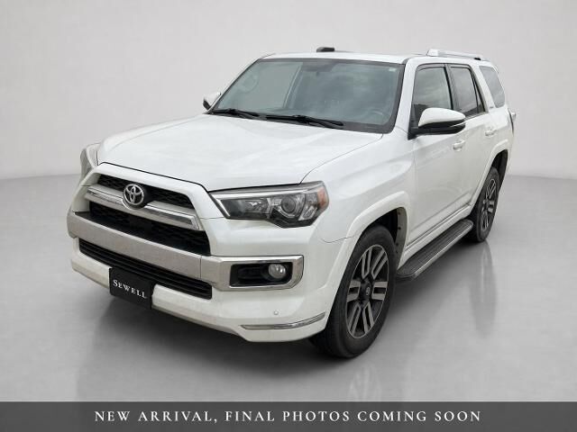 2018 Toyota 4Runner SR5 — photo 1 of 5