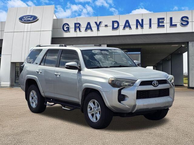 2020 Toyota 4Runner SR5 Premium — photo 1 of 22