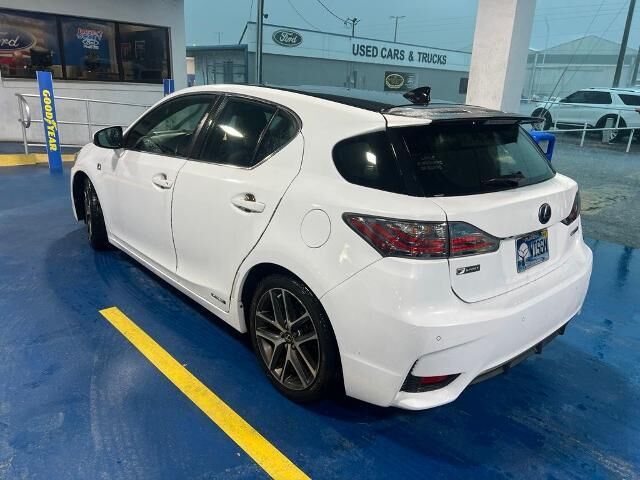 2015 Lexus CT 200h Base — photo 1 of 2