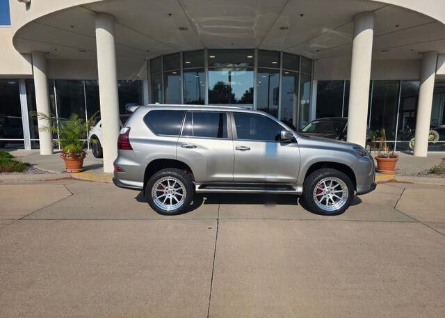 2020 Lexus GX 460 Base — photo 1 of 40
