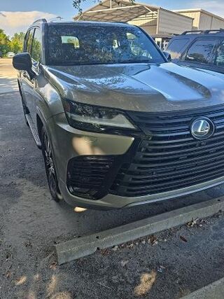 2023 Lexus LX 600 Luxury — photo 1 of 40