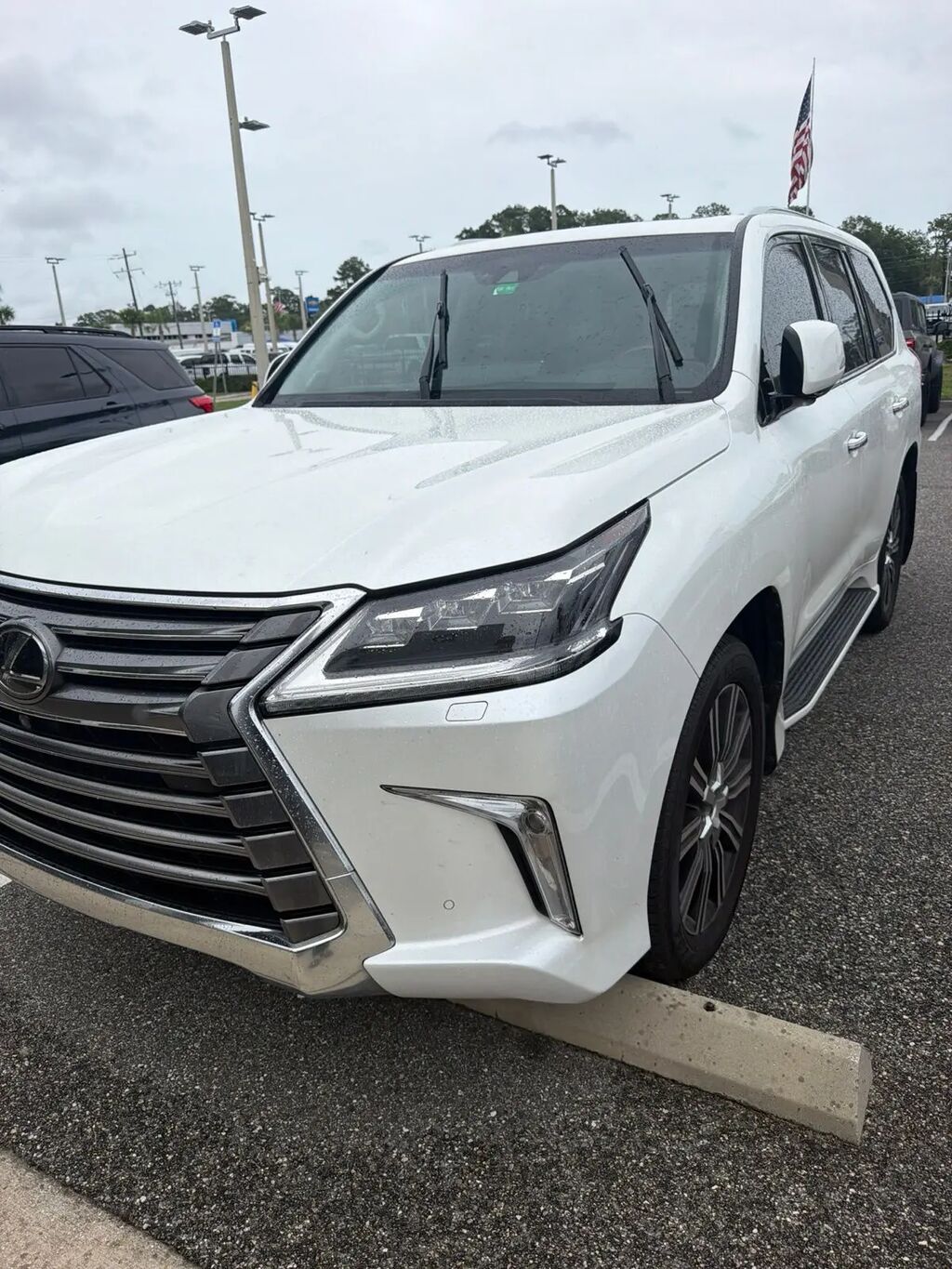 2019 Lexus LX 570 Three-Row — photo 1 of 26