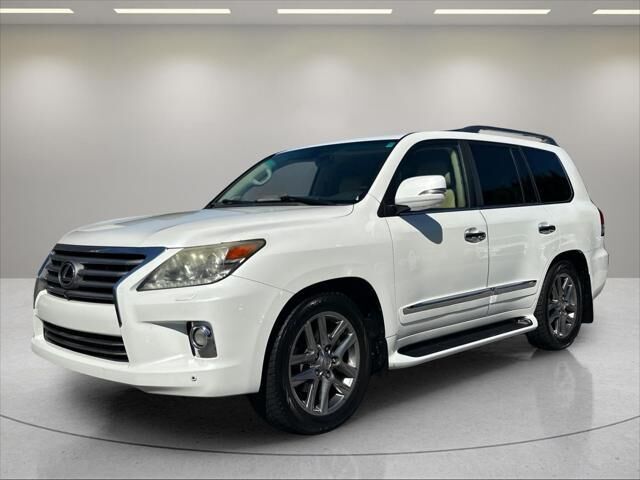 2013 Lexus LX 570 Base — photo 1 of 13