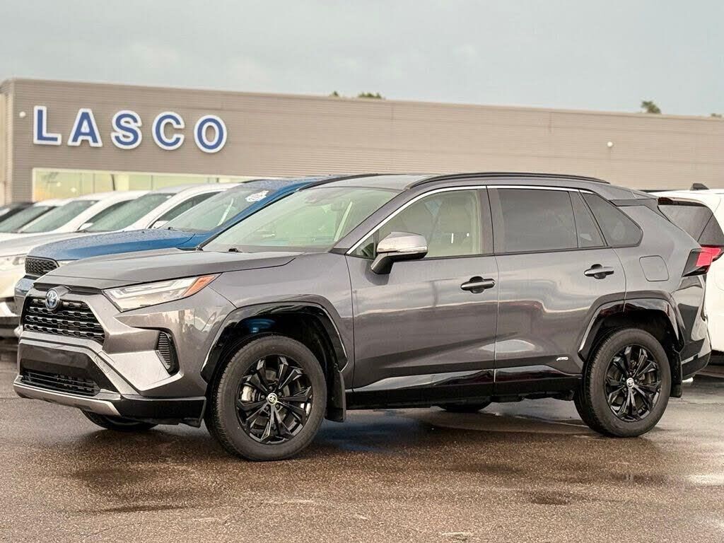 2024 Toyota RAV4 Hybrid SE — photo 1 of 1