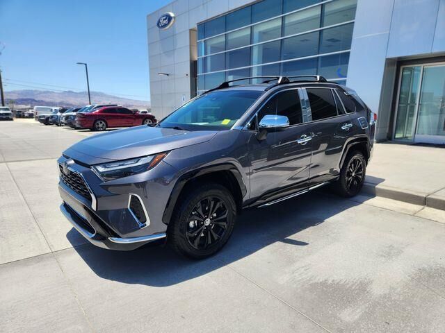 2023 Toyota RAV4 Hybrid SE — photo 1 of 13