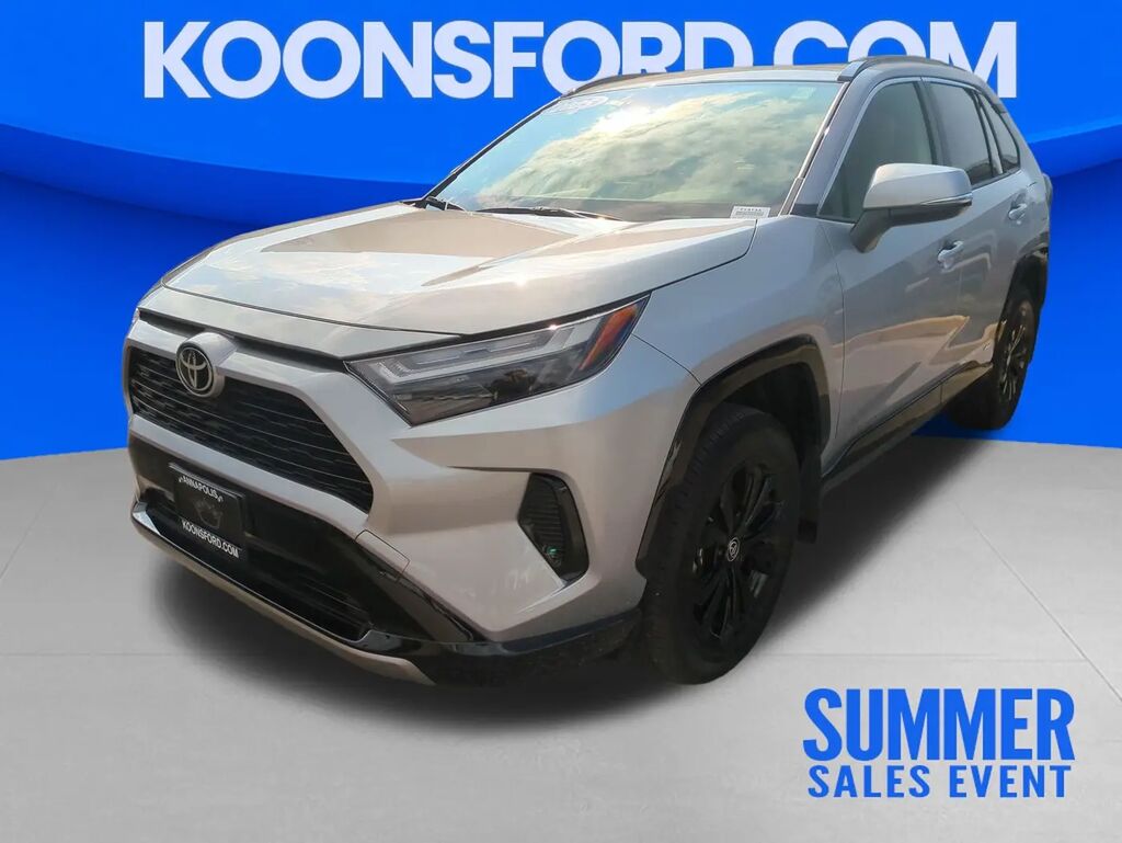 2025 Toyota RAV4 Hybrid SE — photo 1 of 14