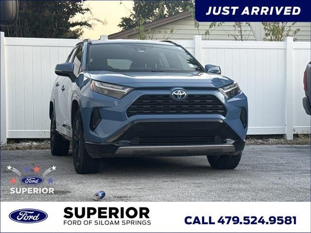 2022 Toyota RAV4 Hybrid SE