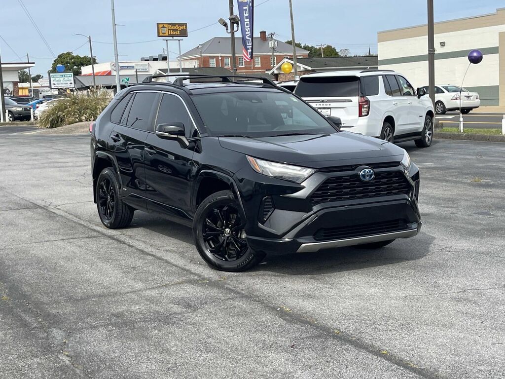 2022 Toyota RAV4 Hybrid SE — photo 1 of 13
