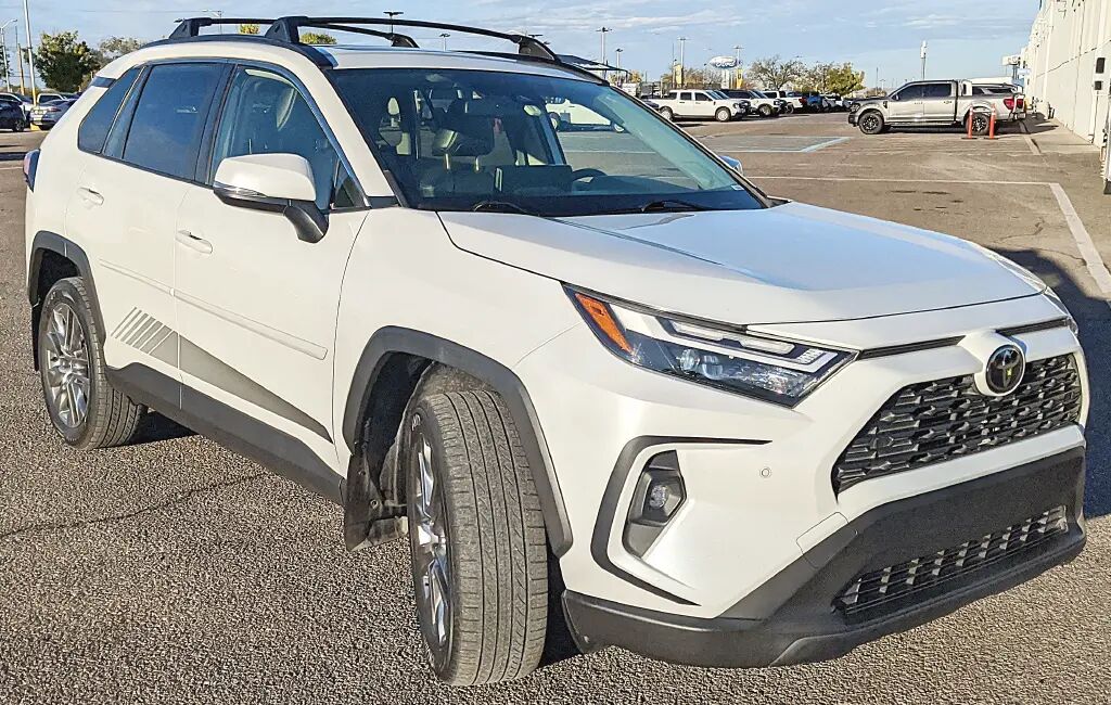 2023 Toyota RAV4 XLE Premium — photo 1 of 13