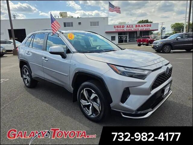 2023 Toyota RAV4 Prime SE — photo 1 of 13