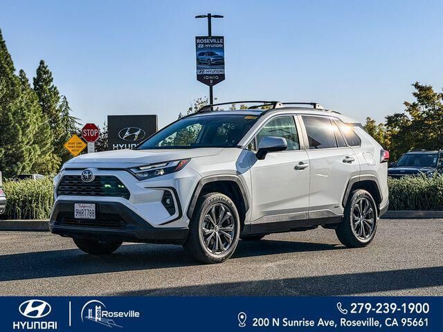 2022 Toyota RAV4 Hybrid XLE Premium